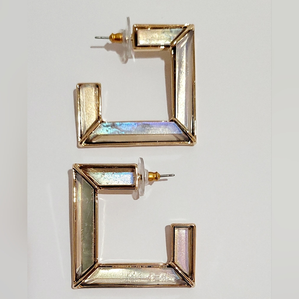NWT- Chic Geometric Goldtone Square Hoops